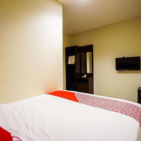 Hotel O Makassar Near Gereja Advent Tikala Baru Formerly Rid'S Hotel Manado Buitenkant foto